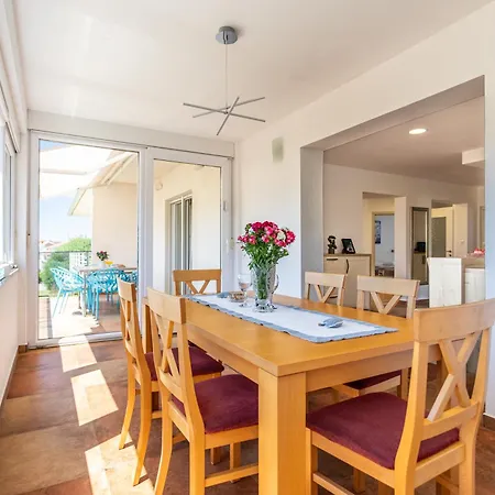Apartment Niksa Podstrana